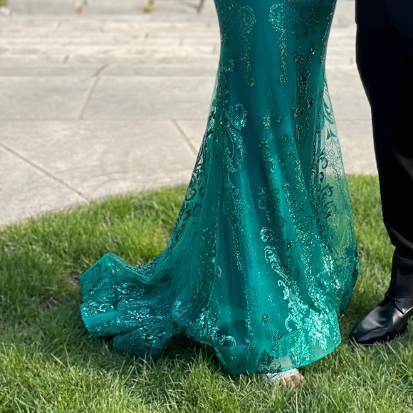 Prom dress from Stacey’s Bridal - Picture 5 of 5